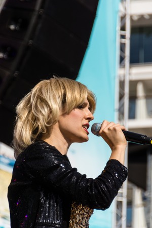 Kiel, Germany. 5th June, 2015. The Band "Boerney und die TriTops" is performing at the christening of the TUI Ship "Mein Schiff 4" and fans are dancingのeditorial素材