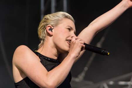 Kiel, Germany. 5th June, 2015. The Band "Boerney und die TriTops" is performing at the christening of the TUI Ship "Mein Schiff 4" and fans are dancingのeditorial素材