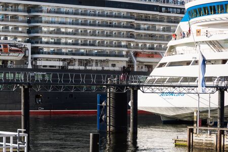 Kiel, Germany. 11th July, 2015. The cruise ships AIDAcara and Queen Elisabeth are visiting Kielのeditorial素材