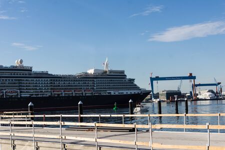Kiel, Germany. 11th July, 2015. The cruise ships AIDAcara and Queen Elisabeth are visiting Kielのeditorial素材