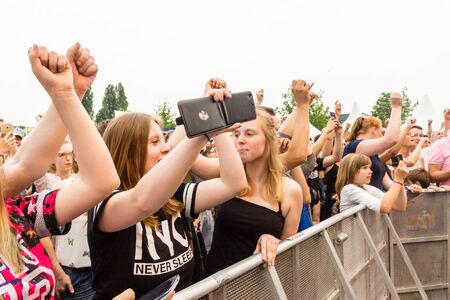 Kiel, Germany - June 24th 2016: The Band Frida Gold plays during the Kieler Week 2016のeditorial素材