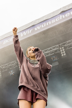 Kiel, Germany - June 24th 2016: The Band Frida Gold plays during the Kieler Week 2016のeditorial素材