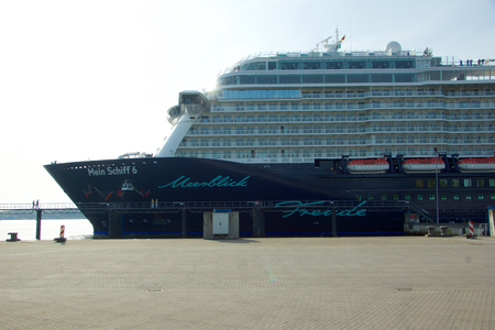KIEL, GERMANY - MAY 11 2017:  The new flag ship "Mein Schiff 6" from Tui Cruises makes it first call to the Port of Kielのeditorial素材