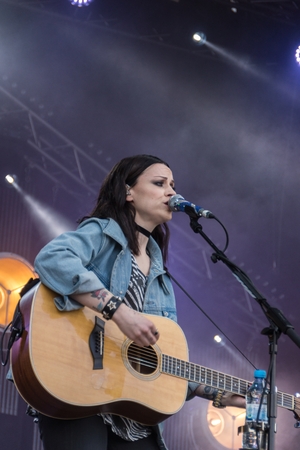 KIEL, GERMANY - June 16 2017: The singersongwriter Amy Mcdonald is performing on the HÃ¶rn BÃ¼hne at the Soundcheck Friday during the Kieler Woche 2017のeditorial素材