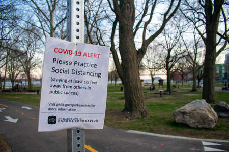 PHILADELPHIA, PENNSYLVANIA - MARCH 26, 2020: A Social Distancing Decree Posted at Penn Treaty Park During the COVID-19 Outbreak.のeditorial素材