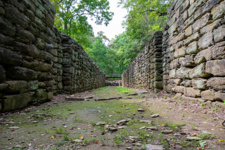A Low-Angle Shot From Inside the Historic Lock 12 in Pennsylvaniaの写真素材