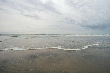 A View of the Horizon Over the Ocean at the Beach on an Overcast Skyの写真素材