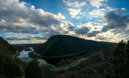 A Panoramic Shot of the View From Mount Tammany at the Delaware Water Gap During Autumnの写真素材