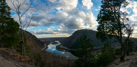 A Panoramic Shot of the View From Mount Tammany at the Delaware Water Gap During Autumnの写真素材