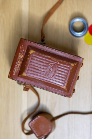 December 6, 2020 - Elkins Park, PA: A Vintage 1950s Firstflex Camera With a Brown Leather Cover Onのeditorial素材