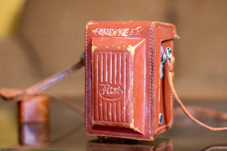 December 6, 2020 - Elkins Park, PA: A Vintage 1950s Firstflex Camera With a Brown Leather Cover Onのeditorial素材