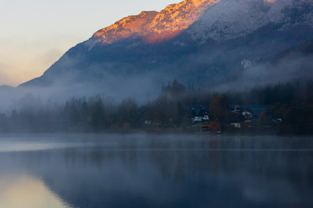 The beautiful mountain lake Grundlsee at the southern foot of the Totes Gebirge mountains in the Styrian part of the Salzkammergut in Austriaの写真素材