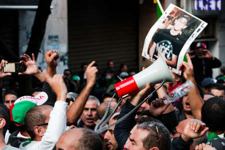 Algeria, Algiers: Algerians maintain pressure of protests, against the current government, and against corruptions in The countryのeditorial素材