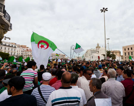 Algeria, Algiers: Algerians maintain pressure of protests, against the current government, and against corruptions in The countryのeditorial素材