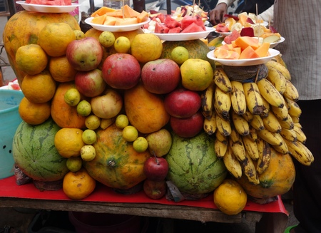 Fresh fruit stand in Delhi, Indiaの写真素材