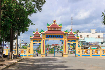 TAY NINH, VIETNAM-October 23, 2016: gate of Cao Dai temple area and meditating followers of the Cao Dai religion in the temple Cao Daiのeditorial素材