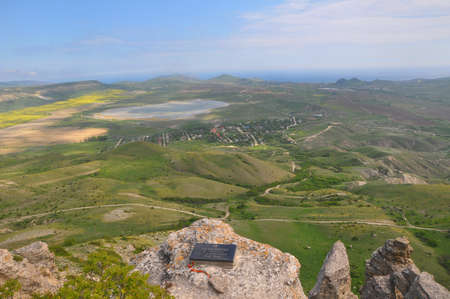 MOUNTAIN KOKLYUK, RUSSIA - MAY 13,2019: Commemorative plaque "To the fallen in the fight against fascism 1941-1945" on the top of Mount Koklyuk. View of the village of Nanikovo and Lake Barakolのeditorial素材