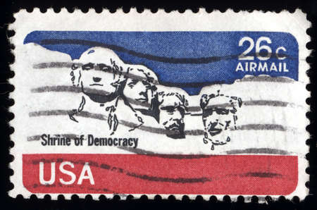 USA - CIRCA 1980's: A post stamp printed in USA shows national memorial. Stone Sculptures of George Washington, Thomas Jefferson, Theodore Roosevelt, and Abraham Lincoln, circa 1980's のeditorial素材