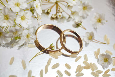 Gold wedding rings の写真素材