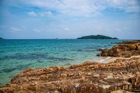 Sea cliff in Co To island of Co To district in Quang Ninh provice, Viet Nam Co To is a small rural district of Quang Ninh Province in the northeastern region of Vietnam. As of 2009 the district had a population of 4,985, is the lowest population district in Quang Ninh. The district covers an area of 47.3 kmÂ². The district capital lies at Co Toの写真素材