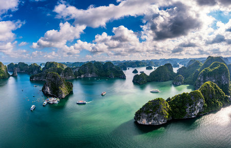 Lan Ha bay is the UNESCO World Heritage Site, it is a beautiful natural wonder in northern Vietnamの写真素材