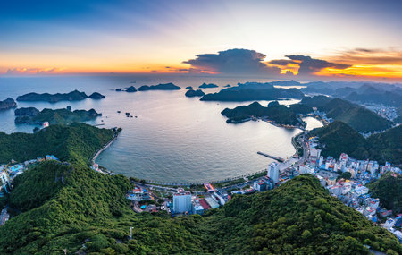 Lan Ha bay is the UNESCO World Heritage Site, it is a beautiful natural wonder in northern Vietnamの写真素材
