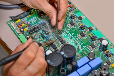 Electronic repairman