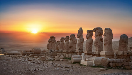 Statues of the gods at the top of the Nemrut Mountain, Turkeyの素材