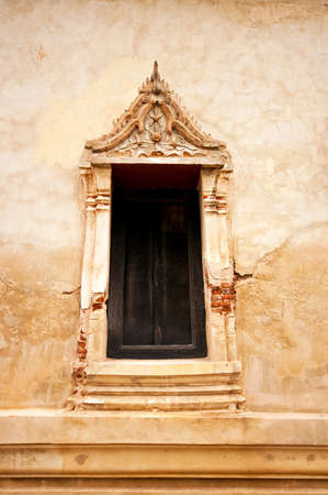 object window of ancient temple, thailandの写真素材