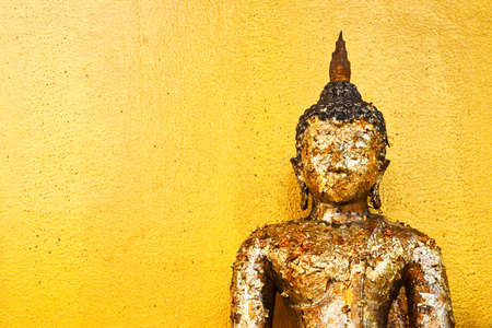 Golden buddha statue on grunge old wallの写真素材