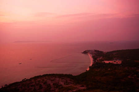 Koh Lan beach on sunsetの写真素材