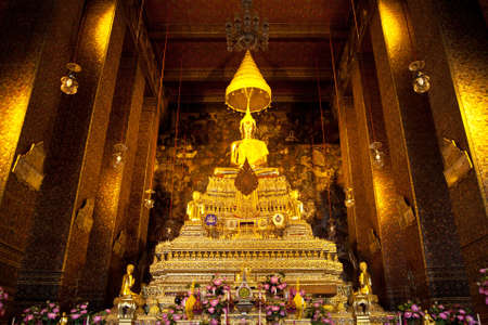 Golden buddha statue in ancient church of Thailandのeditorial素材