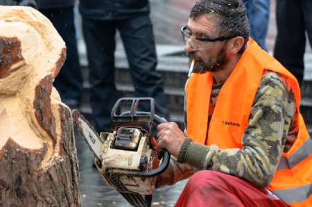 KIEV, UKRAINE, 2 JANUARY 2014: artist carving wood with chainsaw during euromaidan in ukraineのeditorial素材