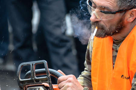KIEV, UKRAINE, 2 JANUARY 2014: artist carving wood with chainsaw during euromaidan in ukraineのeditorial素材