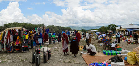 ARUSHA, TANZANIA - 22 MARCH: people buying products on the market on march 22, 2013 in Arusha, Tanzaniaのeditorial素材