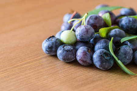 pile of blueberries lying on wooden table の写真素材