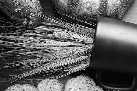 Fresh baked bread with ears black and white posterの写真素材