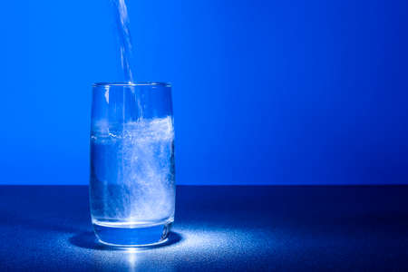 The water in the glass and the medicine on the table. の写真素材