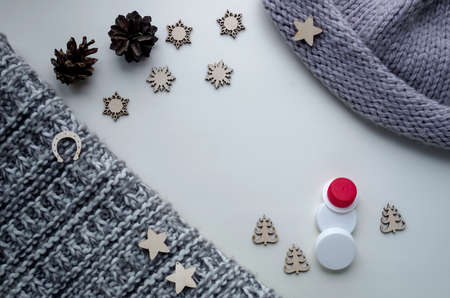 Knitted hat and scarf for the new year. .の写真素材