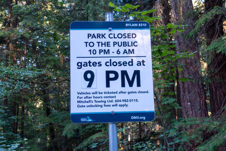 A sign indicating that the park is closed to the public from 10 PM to 6 AM, with gates closing at 9...