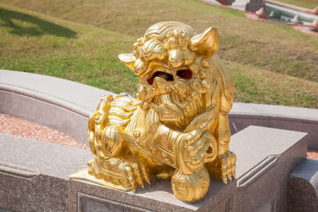 gold lion statueの写真素材