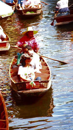 RATCHABURI,THAILAND-SEPTEMBER 30 : Unidentified People and Tourist on the boat tour Damneonsaduak Floating Market on September 30,2012 in Ratchaburi,Thailand.のeditorial素材