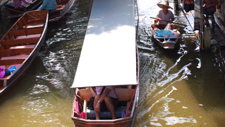 RATCHABURI,THAILAND-SEPTEMBER 12 : Unidentified People and Tourist on the boat tour Damneonsaduak...