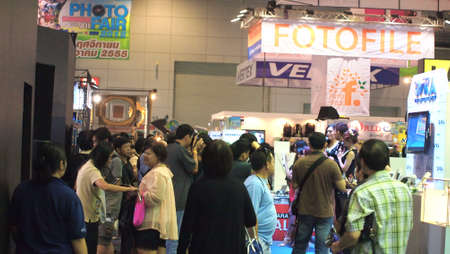 BANGKOK,THAILAND-DECEMBER 2 : Unidentified People in Photo Fair 2012 on DECEMBER 2,2012 in BANGKOK,THAILAND.のeditorial素材