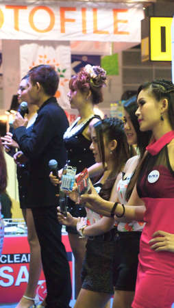 BANGKOK,THAILAND-DECEMBER 2 : Unidentified People in Photo Fair 2012 on DECEMBER 2,2012 in BANGKOK,THAILAND.のeditorial素材