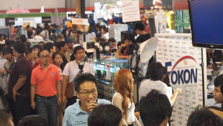 BANGKOK,THAILAND-DECEMBER 2 : Unidentified People in Photo Fair 2012 on DECEMBER 2,2012 in BANGKOK,THAILAND.のeditorial素材