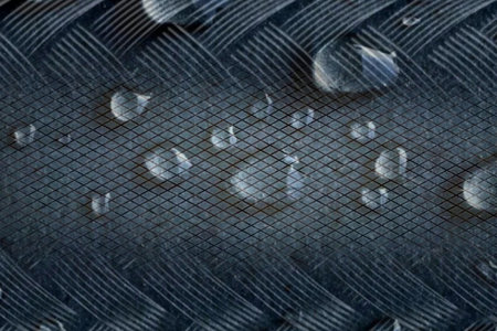 Water droplets on a metal surface as a background texture pattern.の写真素材
