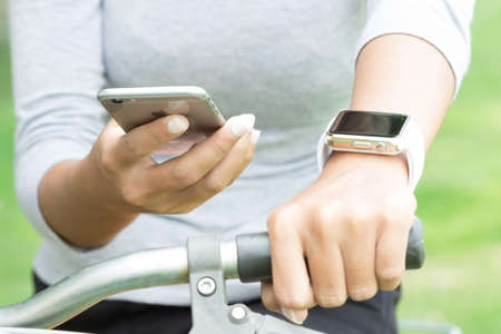 BANGKOK, THAILAND - oct 29, 2015: Women using application on iphone 6 and apple watch technologyのeditorial素材