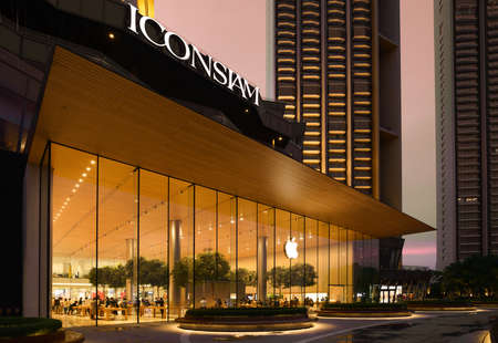 Bangkok, Thailand - January 01, 2019 : Apple store at Iconsiam shopping malls landmark on Chao Phraya River in Bangkok-Thailand.のeditorial素材