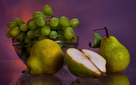 Pears and Grapesの写真素材